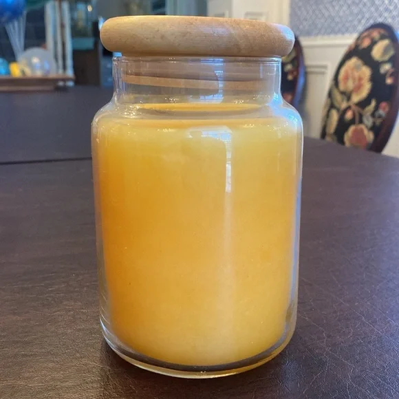 Vintage and rare! Yankee Candle Country Kitchen Candle- Banana Cream Pie - Picture 3 of 4